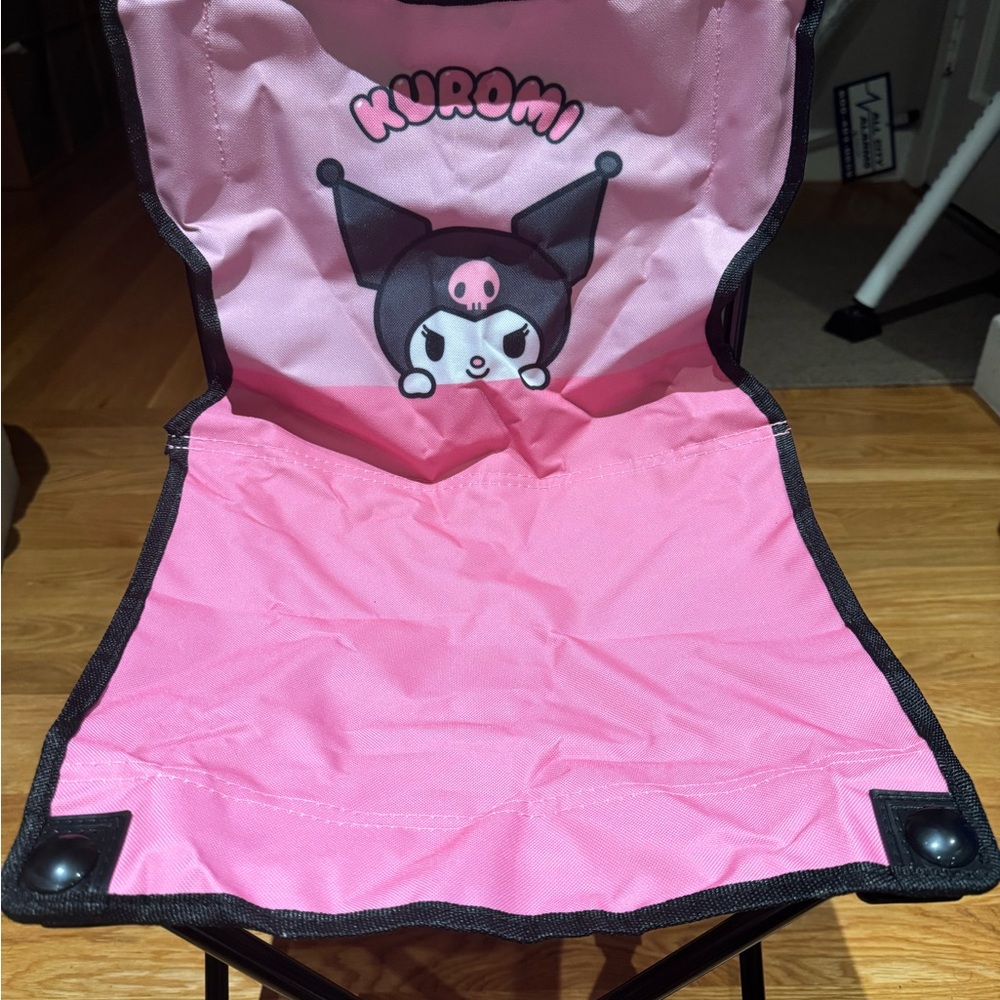 Innisfree x kuromi colab - foldable kids chair